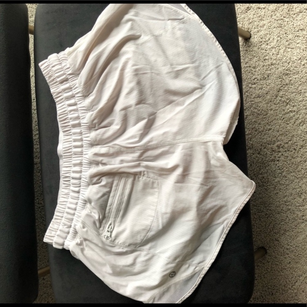 Women's Lululemon White Hottie Hot Shorts - Picture 2 of 2